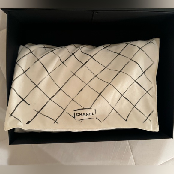 CHANEL Classic Double Flap Bag Quilted Caviar Jumbo Black - Picture 7 of 14